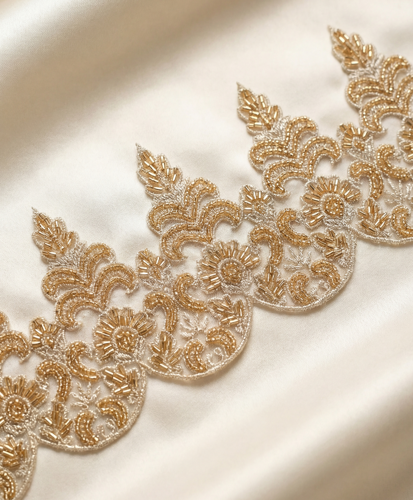 Luxurious Gold Beaded Scalloped Lace Trim